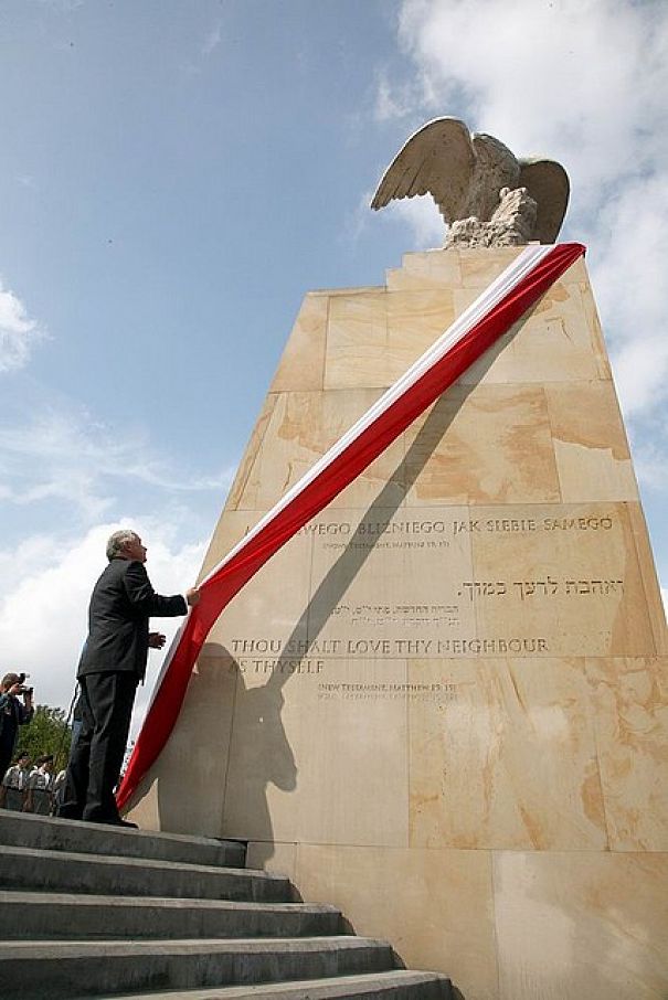 1012532779.jpg