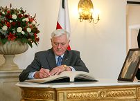 dwnld27_rocznica_katastrofy_smolenskiej_20100412_img_5281.jpg