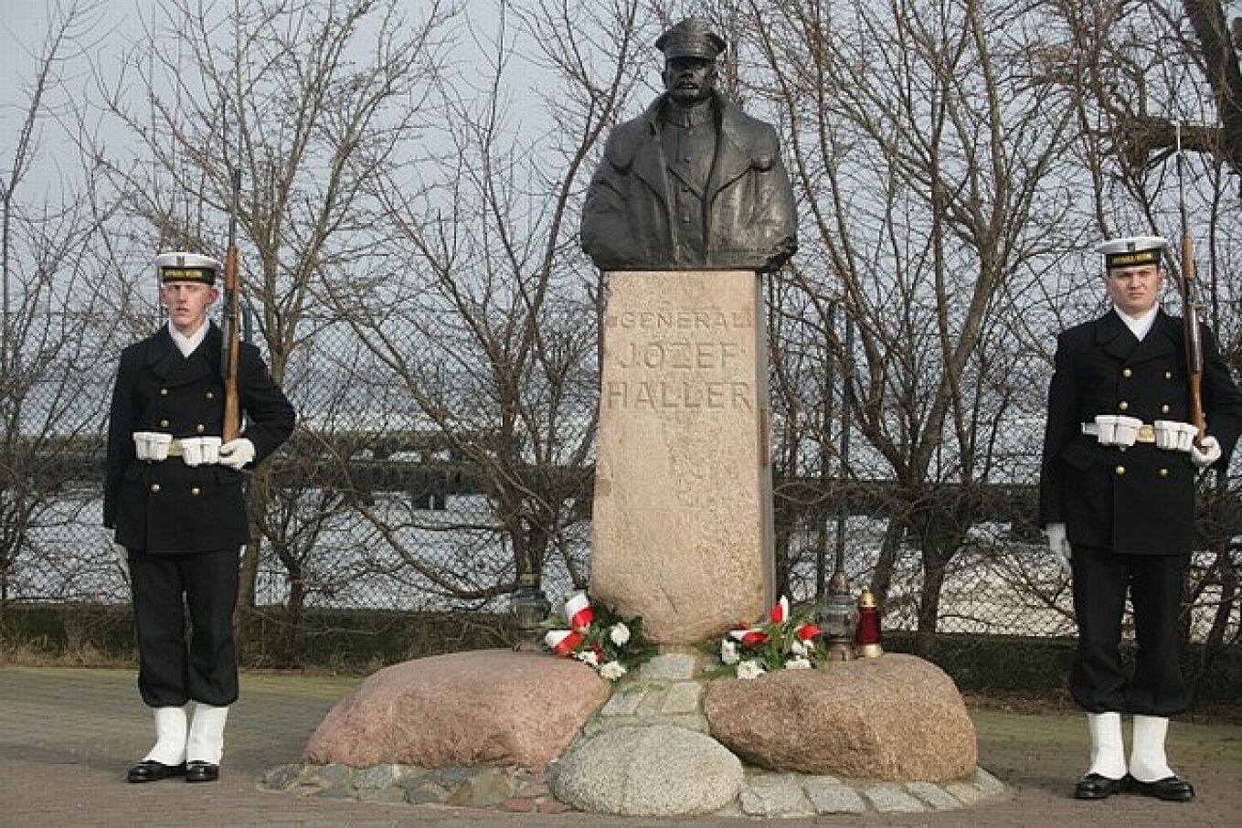 721233372.jpg