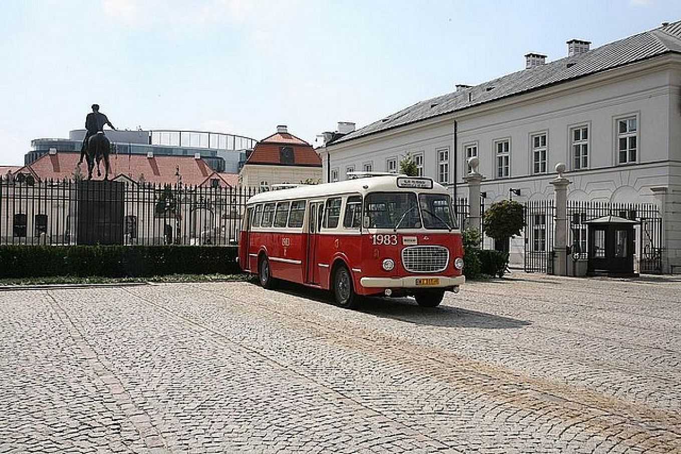 873725908.jpg