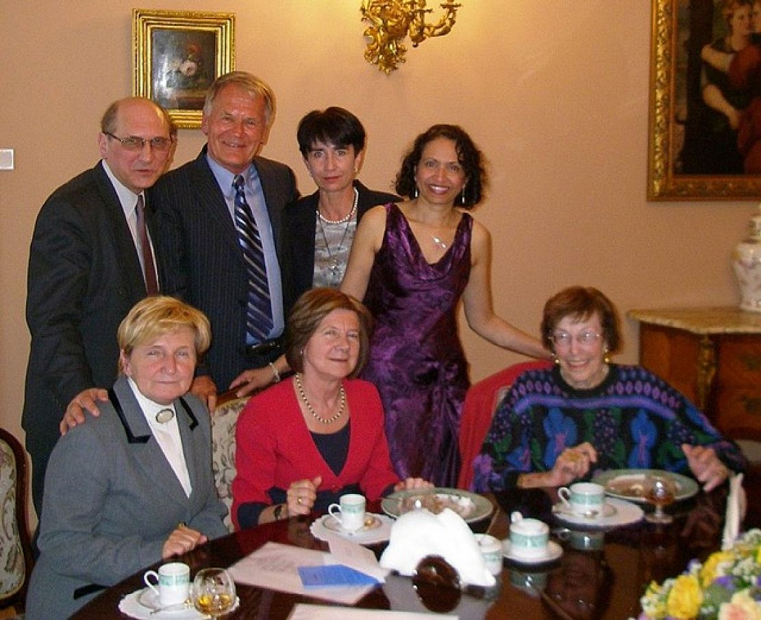 1200394635.jpg
