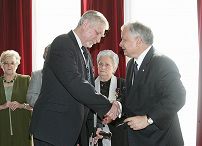 1259935487.jpg