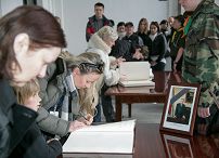 dwnld11_rocznica_katastrofy_smolenskiej_20100410_045l5579.jpg