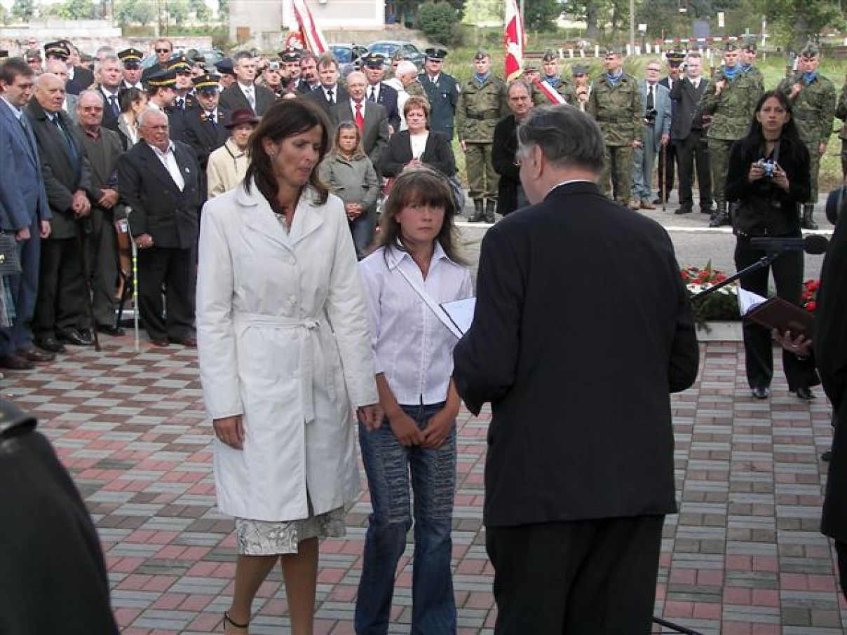 2136267205.jpg
