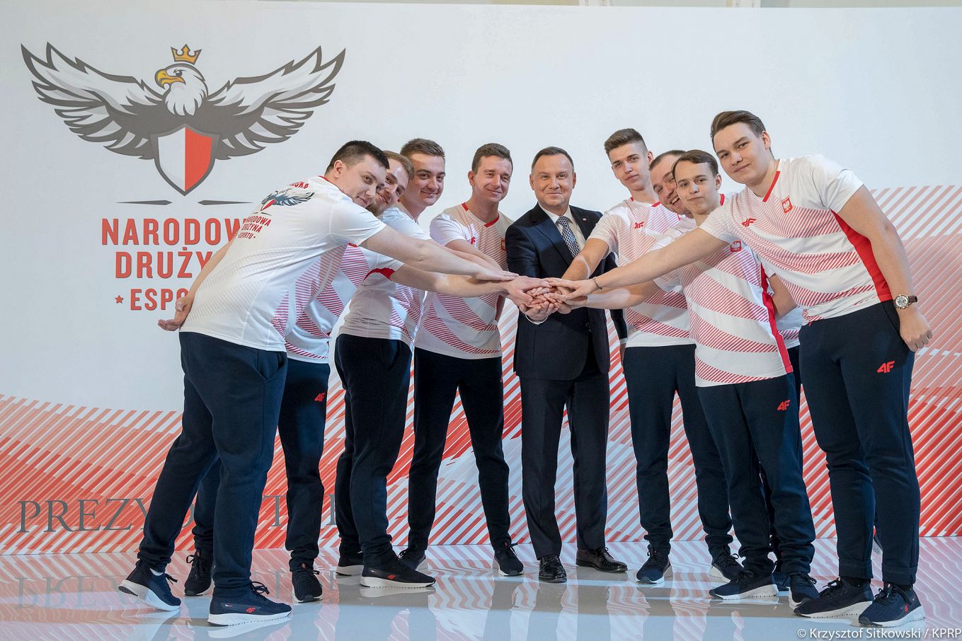 dwnld547_andrzej_duda_5_lat_prezydentury_20190423_24_andrzej_duda_reprezentacja_esport_20190423_ks2_4127.jpg