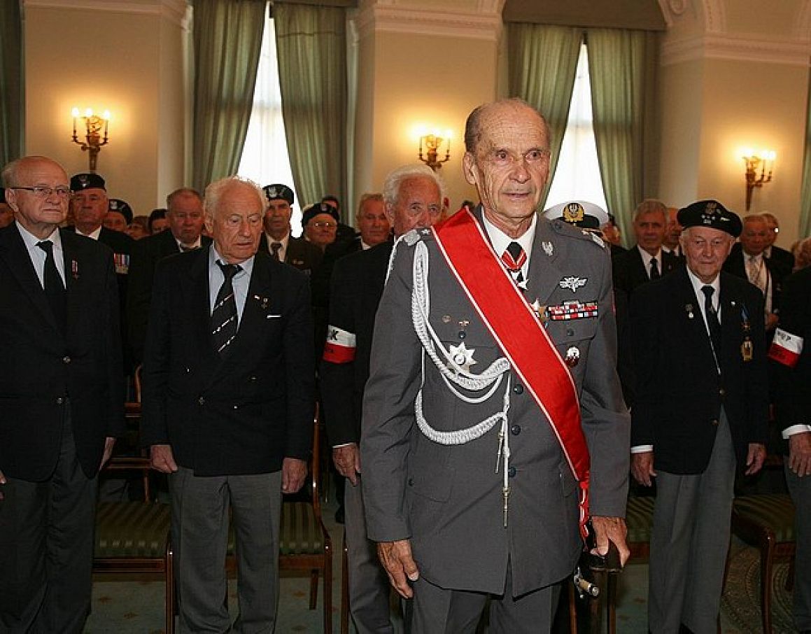 1960569106.jpg