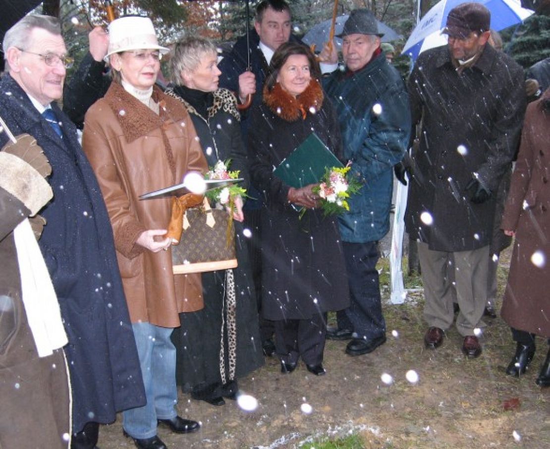 1281278483.jpg