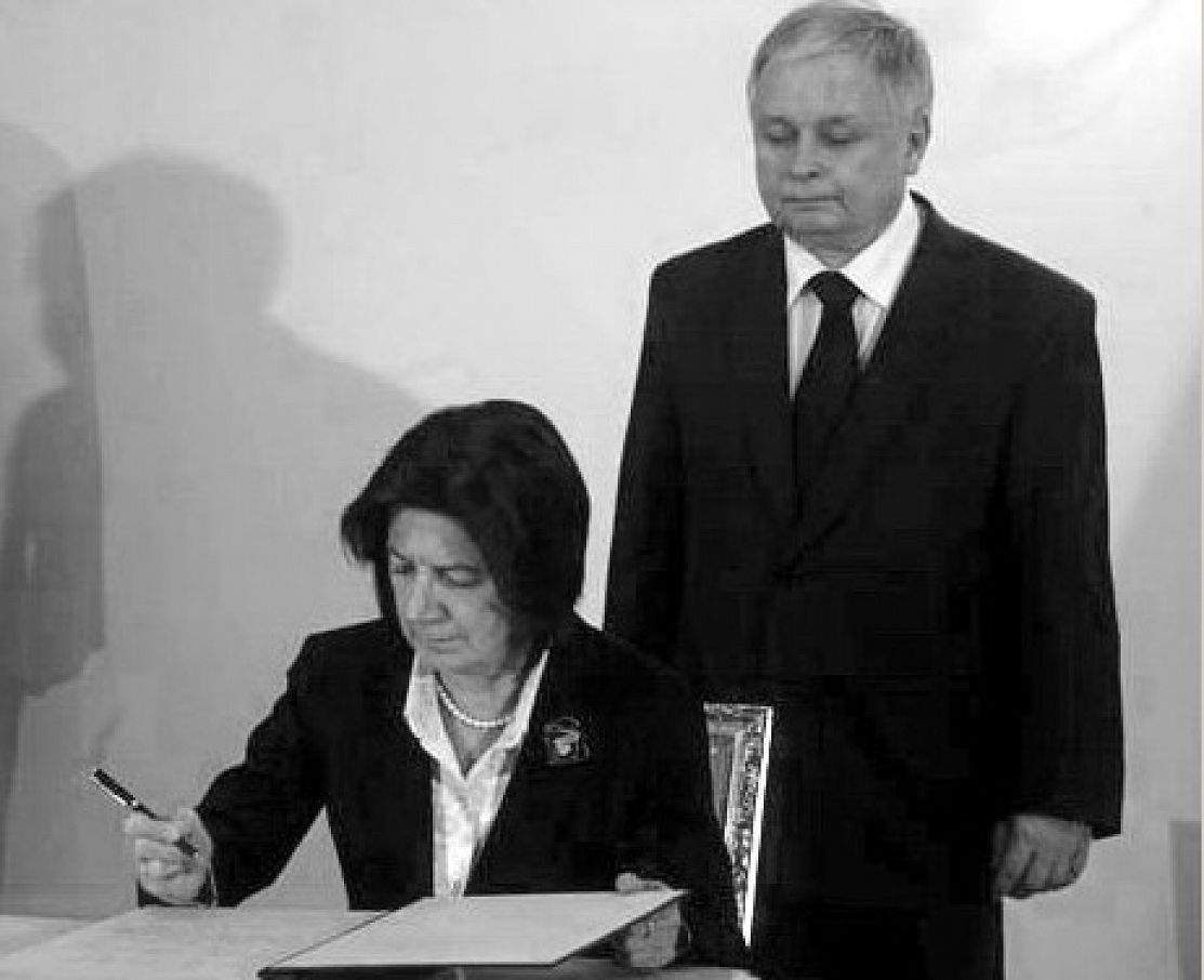 2126297694.jpg