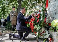 dwnld02_02_prezydent_andrzej_duda_wieniec_wolajs__3240.jpg