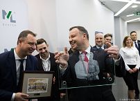dwnld095_js__3516.jpg