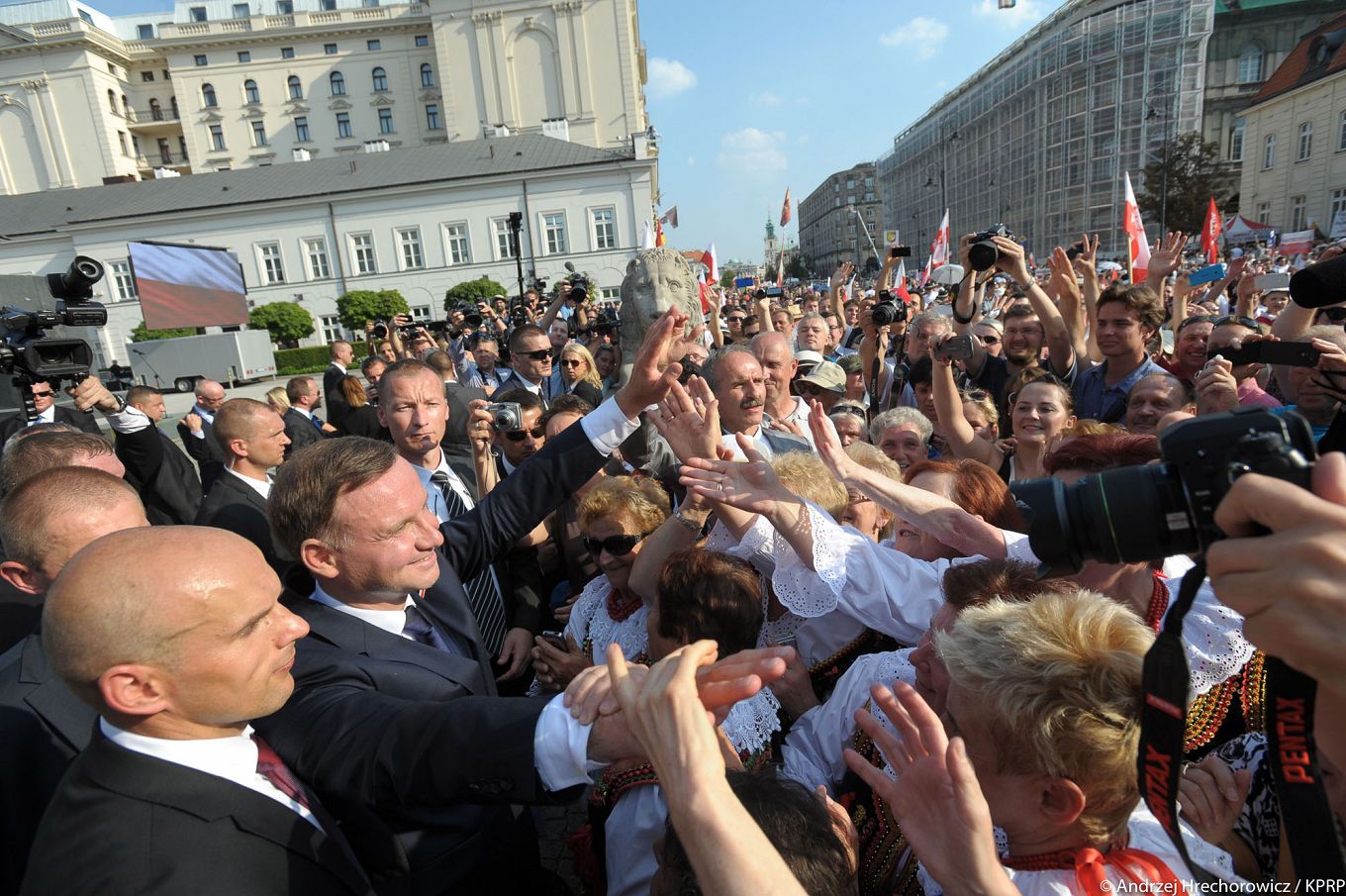 dwnld013_andrzej_duda_5_lat_prezydentury_20150806_2015-08-06_przed_palacem_hre_6341.jpg