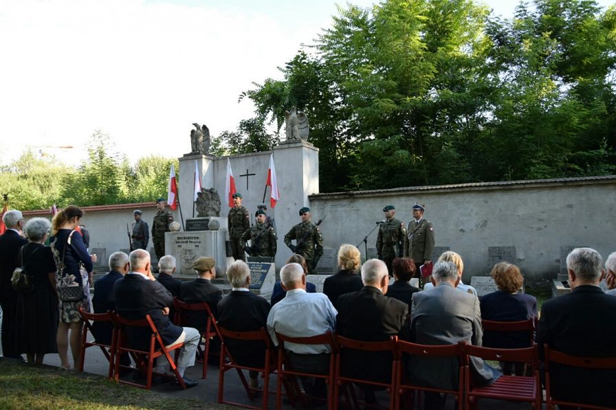 o1901648419.jpg