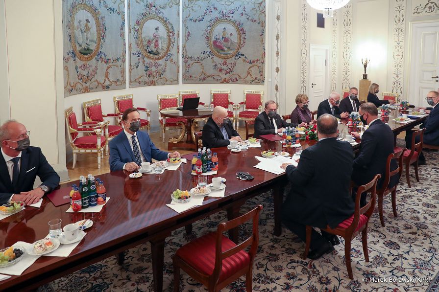 o1935012421.jpg