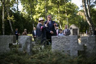 o1952008135.jpg