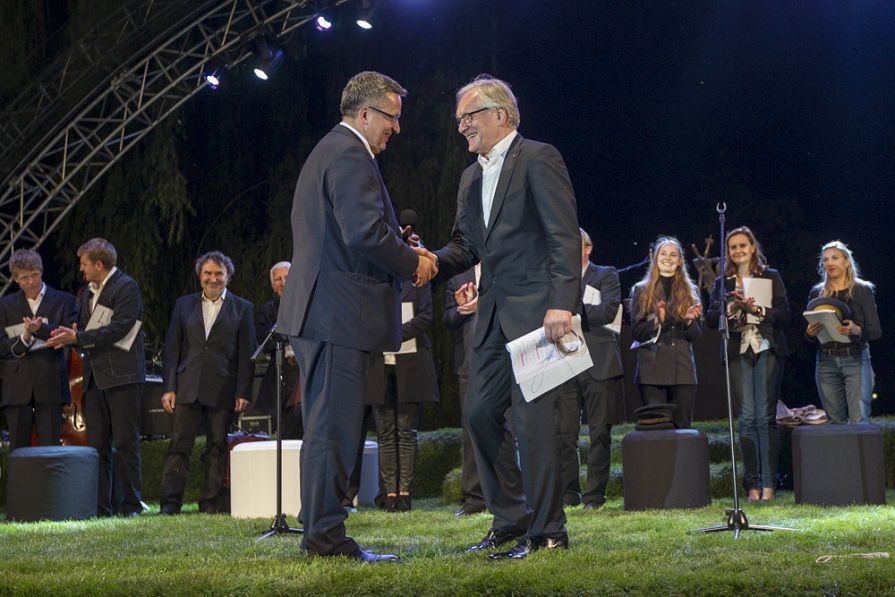 o1085385030.jpg