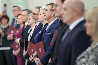 o1979144122.jpg