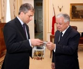 377720060.jpg