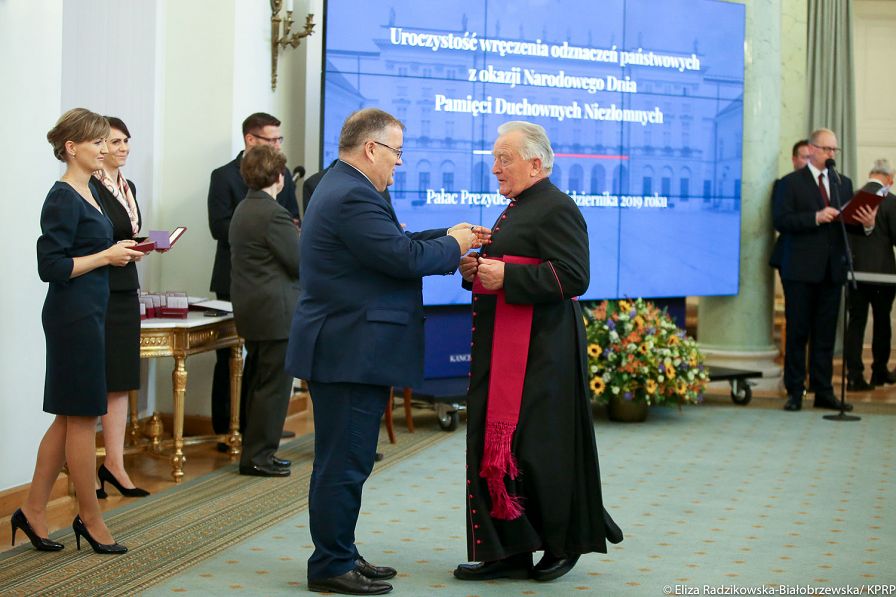 o1513341601.jpg