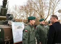 o1968659391.jpg