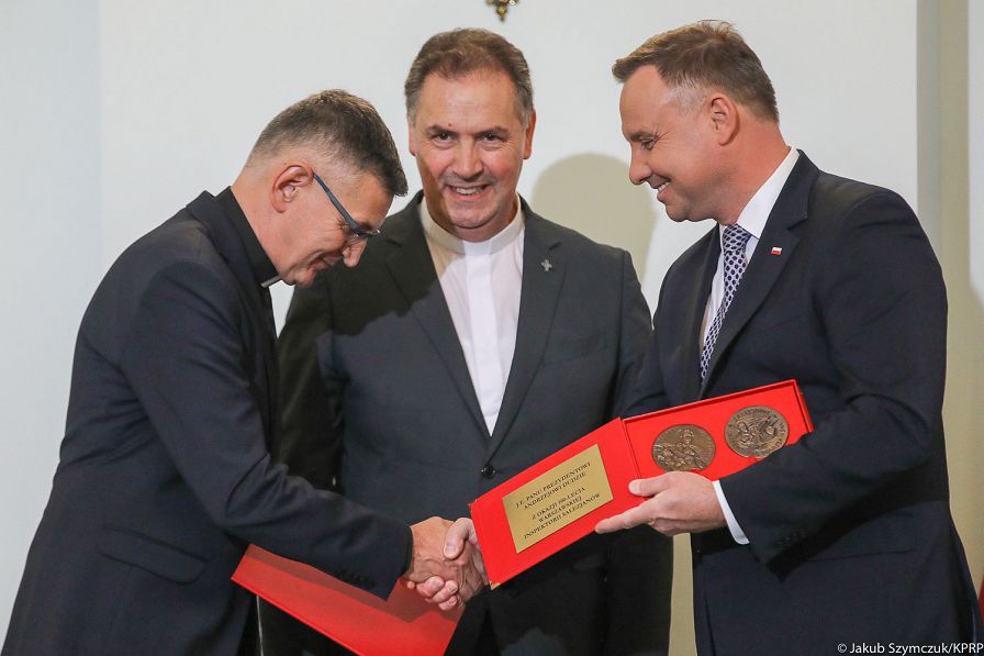 o1823001688.jpg