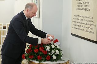 o439759270.jpg