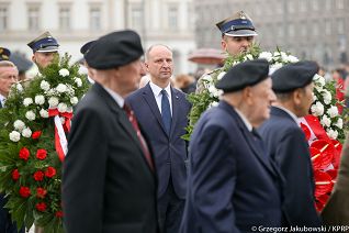 o1982083500.jpg