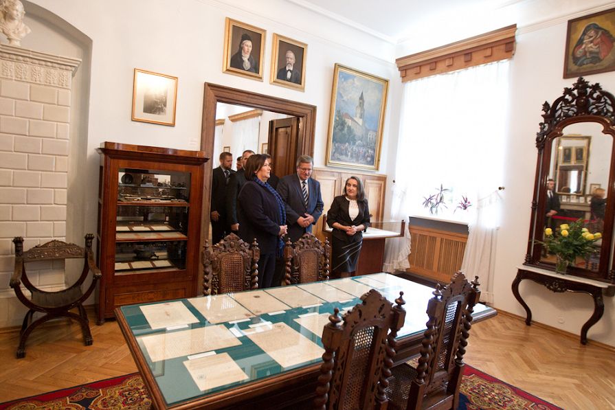 o1211458775.jpg