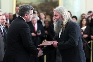 o1529161300.jpg