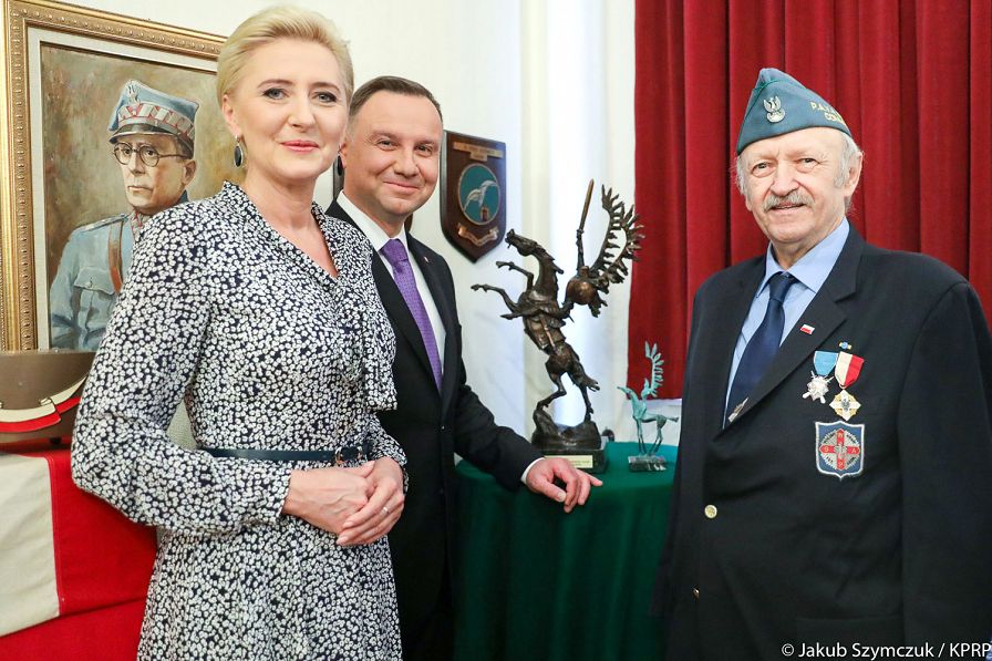 o1926016076.jpg