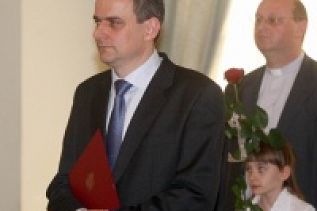 381302608.jpg