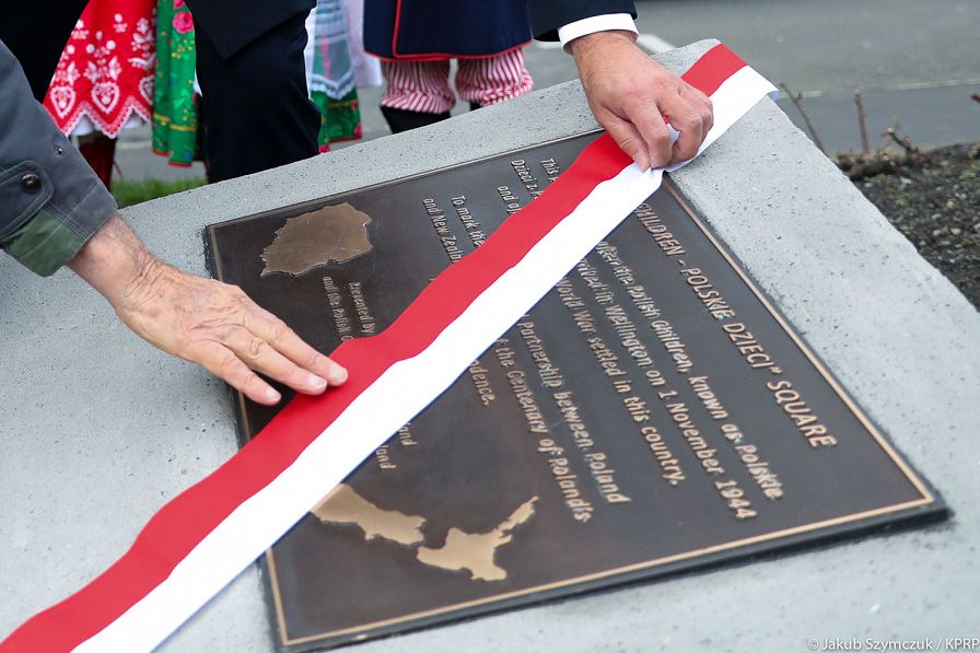 o1278132265.jpg