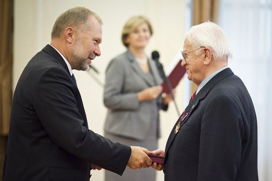 o777414205.jpg