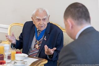 o697748323.jpg
