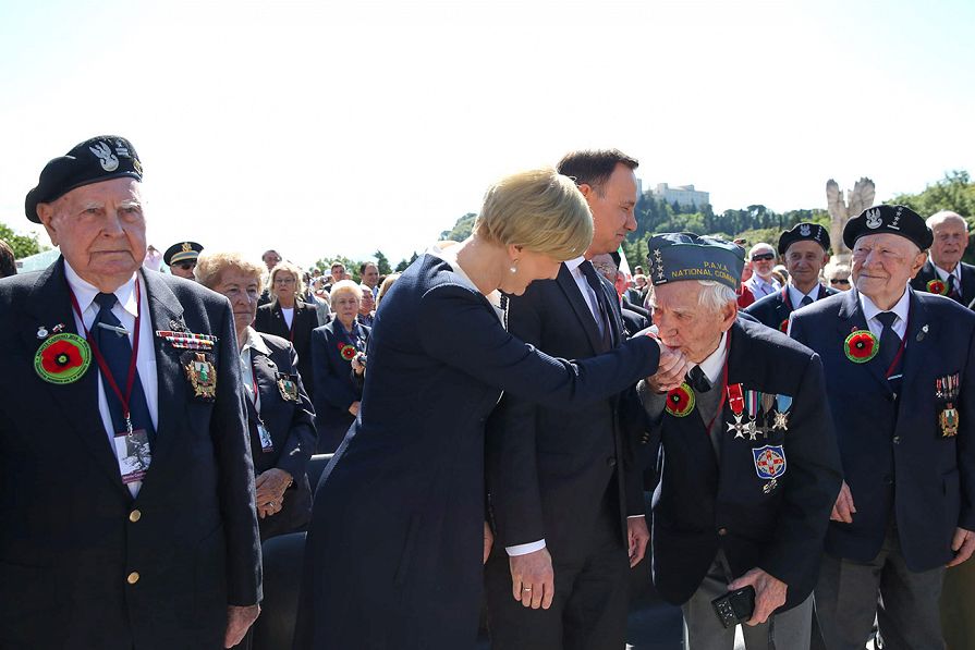 o49227325.jpg
