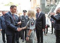 o1304399881.jpg