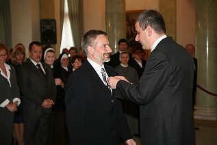 2136470508.jpg