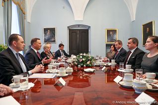 o1997534798.jpg