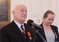 o1103485985.jpg