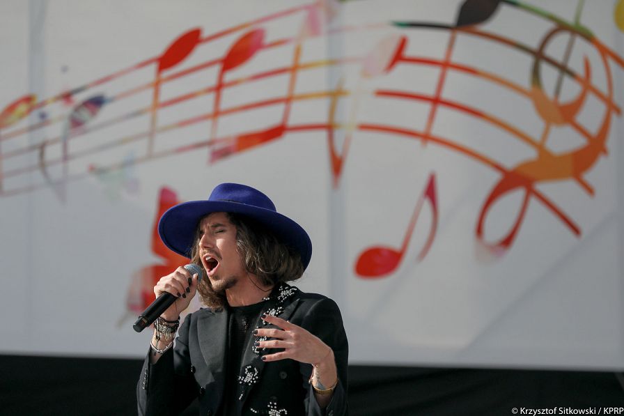 dwnld562472904.jpg