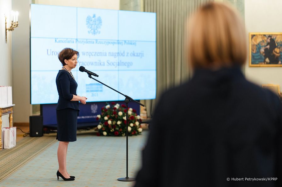 04__Bogna_Janke_nagrody_w_zakresie_pomocy_spolecznej_211118_Wreczenie-nagród-MRiPS-PałacPrezydencki-9.jpg