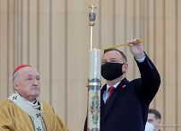 011_10__Para_Prezydencka_Swieto_Niepodleglosci_Msza_za_Ojczyzne_211111_MBO27357.jpg