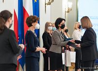 06__Bogna_Janke_nagrody_w_zakresie_pomocy_spolecznej_211118_Wreczenie-nagród-MRiPS-PałacPrezydencki-33.jpg