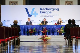 02_konferencja_prasowa_ Prezydentow_panstw_Grupy_Wyszehradzkiej_20211129_ERB52327.jpg