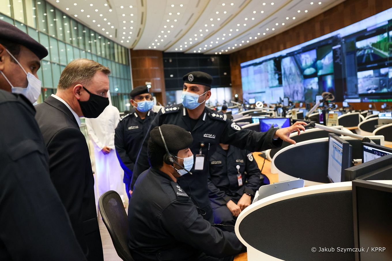 008_014_Andrzej_Duda_Katar_centrum_dowodzenia_20211204_JS__2486.jpg