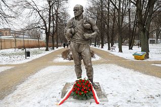 005_Piotr_Nowacki_pomnik_Feliksa_Stamma_20211214_PK013081.jpg