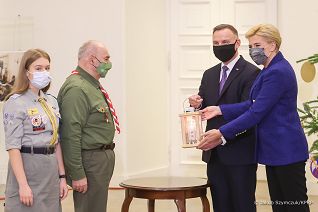 04__Para_Prezydencka_Harcerze_Swiatelko_Betlejemskie_20211214_JSZ_2656.jpg