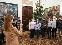 010_Agata_Kornhauser-Duda_zwiedzanie_uczniowie_Stalowa_Wola_20211216_GJB_4825.jpg