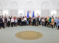 005_Agata_Kornhauser-Duda_zwiedzanie_uczniowie_Stalowa_Wola_20211216_GJB_4679.jpg