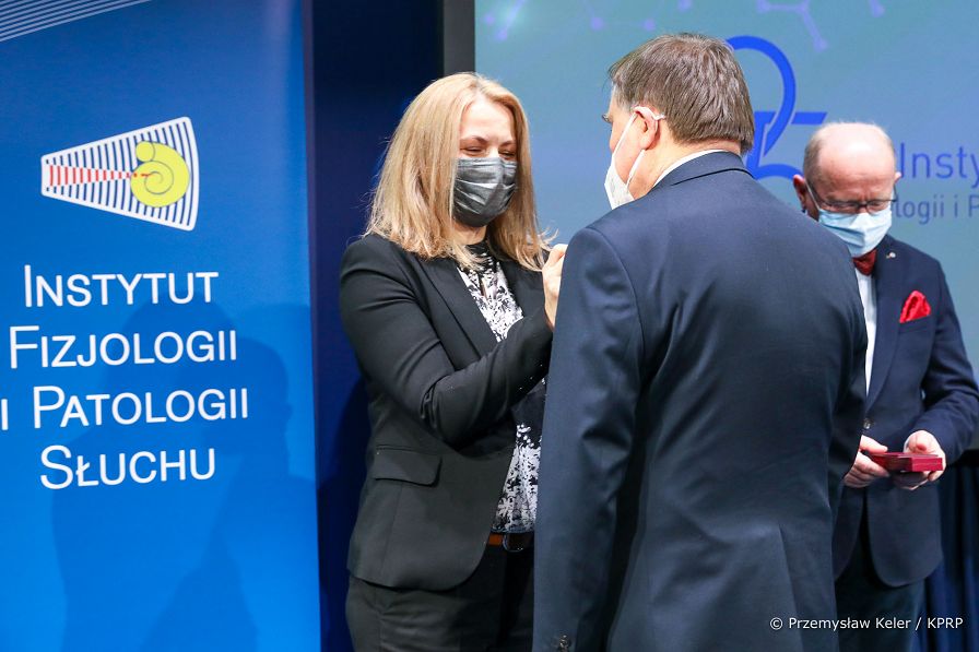 009_Brodowska-Maczka_IFiPS_Kajetany_odznaczenia_20211216_PK014083.jpg