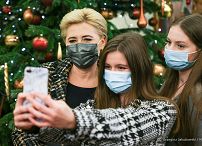 009_Agata_Kornhauser-Duda_zwiedzanie_uczniowie_Stalowa_Wola_20211216_GJB_4821.jpg